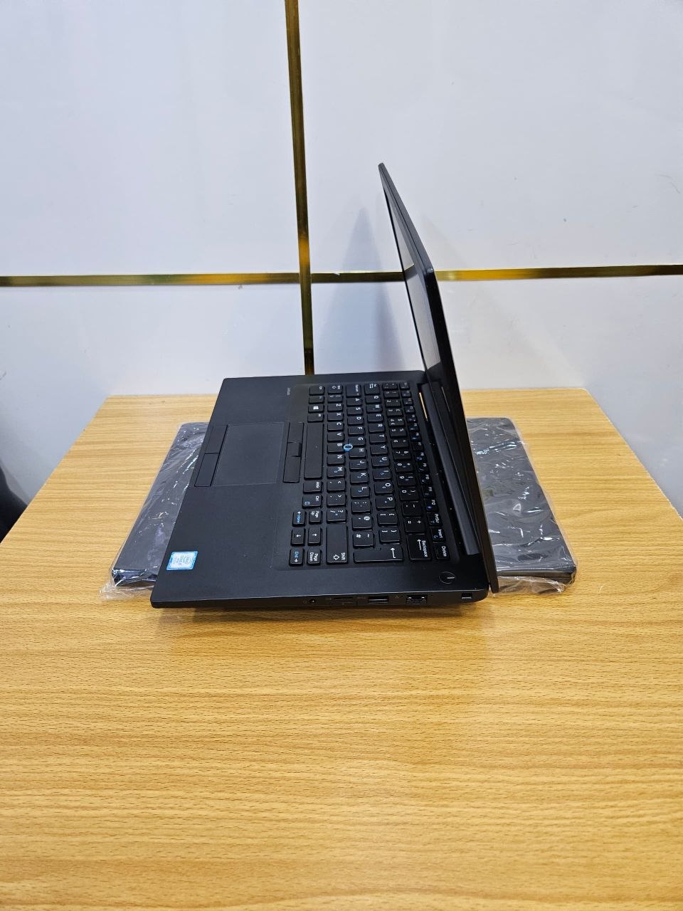 Dell Latitude 7490 14" FHD–Intel Core i7 8th Gen|16GB RAM|256GB SSD|Intel UHD 620|Backlit Keyboard|Windows 11| Includes Charger - Image 3