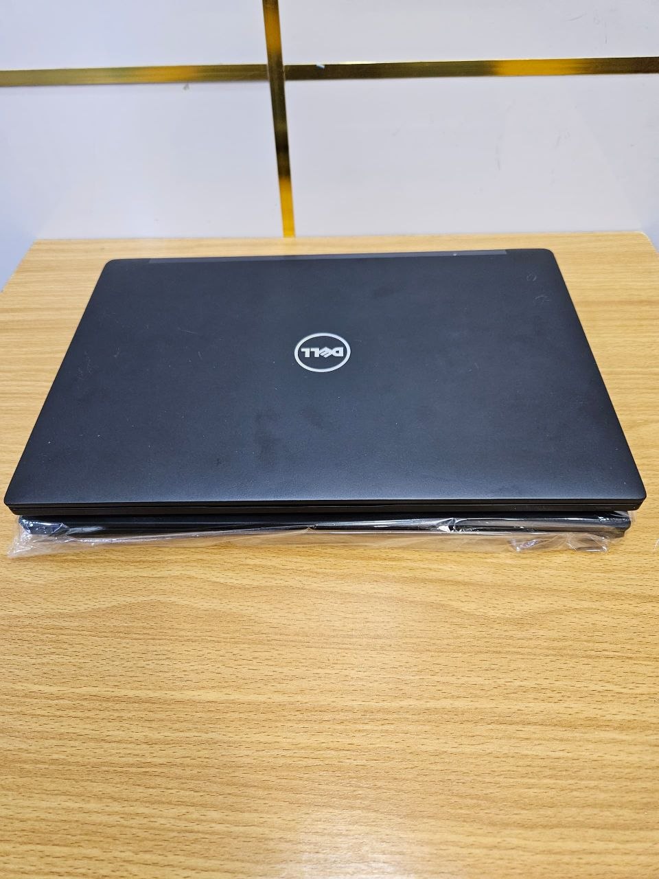 Dell Latitude 7490 14" FHD–Intel Core i7 8th Gen|16GB RAM|256GB SSD|Intel UHD 620|Backlit Keyboard|Windows 11| Includes Charger