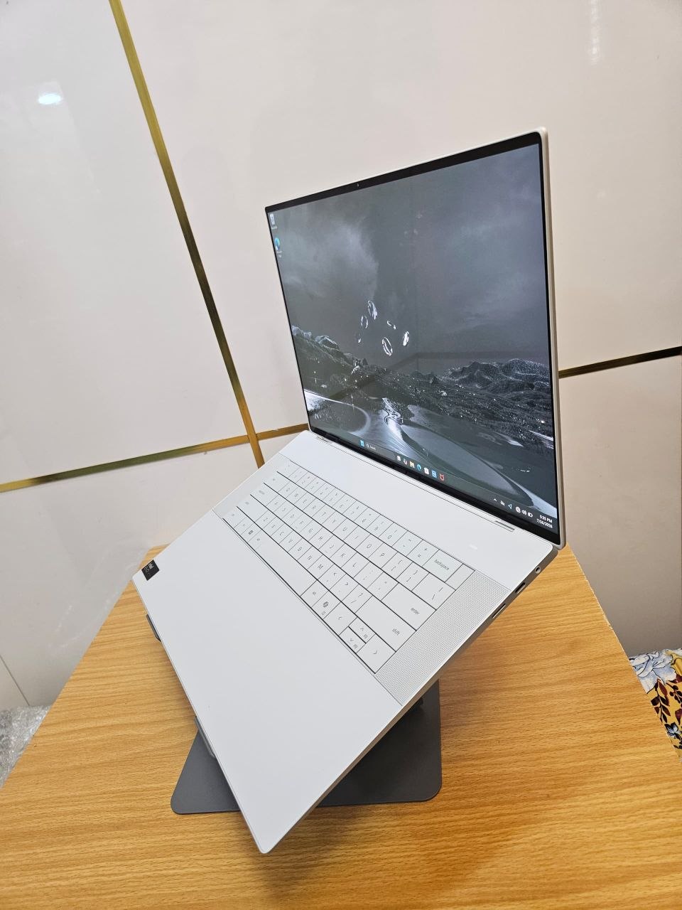 Dell XPS 16 9640 –Intel Core Ultra 9 15th Gen | 32GB RAM | 1TB SSD | NVIDIA RTX 4060 8GB | Touch Bar | Backlit Keyboard | Includes Charger - Image 3