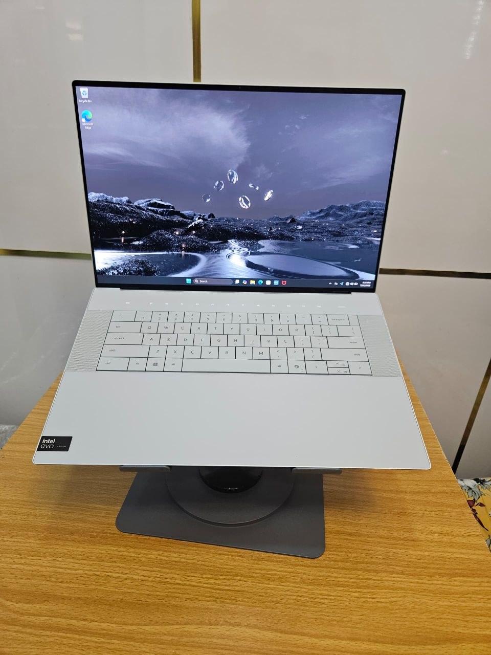 Dell XPS 16 9640 –Intel Core Ultra 9 15th Gen | 32GB RAM | 1TB SSD | NVIDIA RTX 4060 8GB | Touch Bar | Backlit Keyboard | Includes Charger